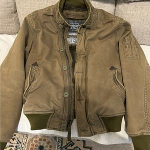 Barely worn Abercrombie & Fitch jacket. Size M. Beautiful, trendy, green color.